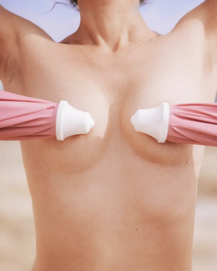 Parasole e provocazione: il design che celebra il corpo e la cura