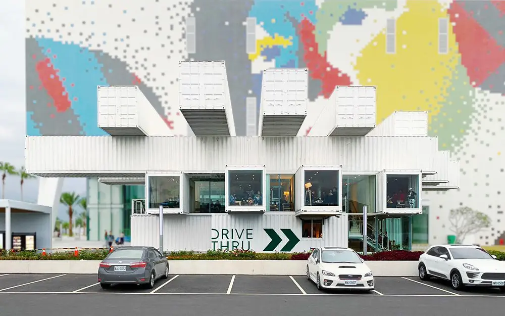 Ventinove container per uno Starbucks a Hualien