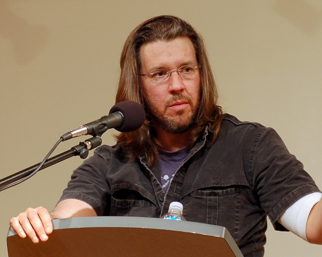 Ritratto di David Foster Wallace durante una lettura pubblica nel 2006