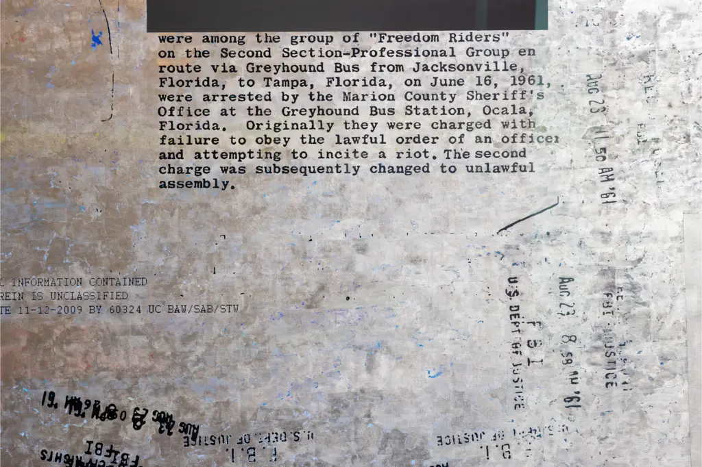 Freedom Riders, dipinto testuale di Jenny Holzer nella Sky Room Vista