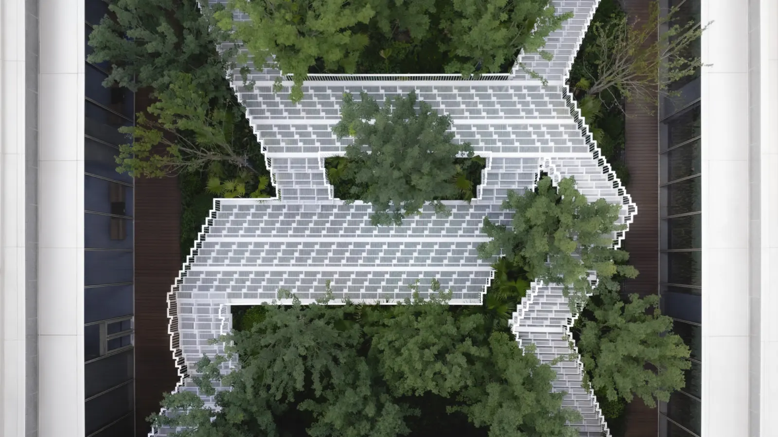 Il giardino scavato: Lacy Steps e l’arte cinese di abitare il vuoto