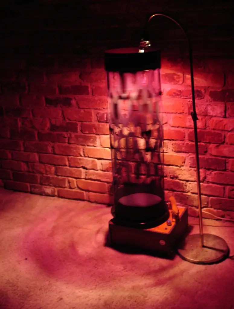 La Dreamachine di Brion Gysin e Ian Sommerville in rotazione
