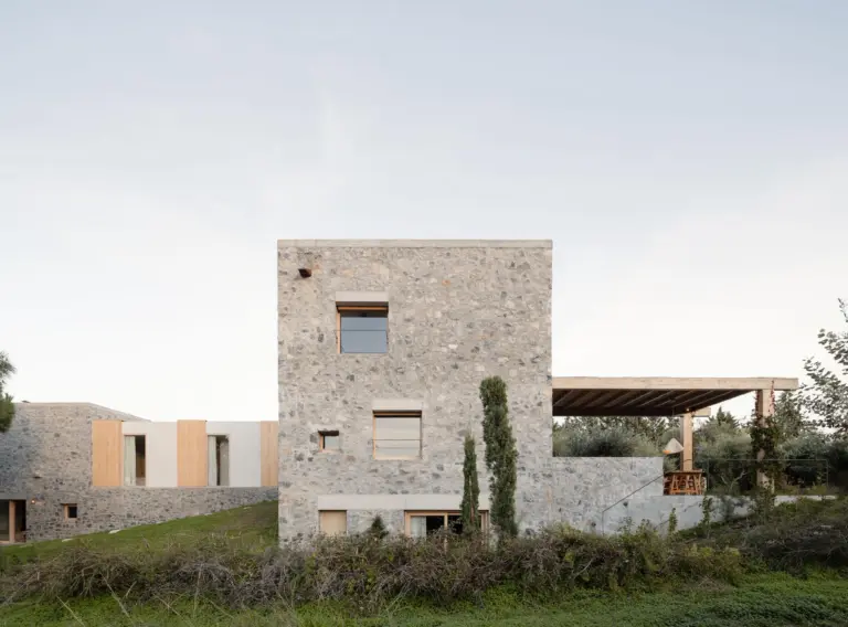 Treelithon di Not a Number Architects, vista d'insieme della composizione a Z in pietra