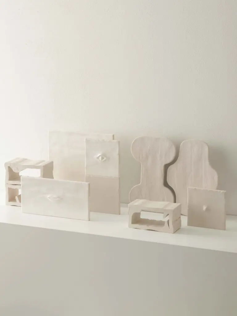 Secondo studio di forme in argilla e ceramica per Faces and Figures